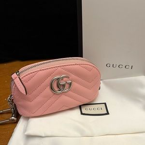 Adorable and versatile Gucci Marmont leather key pouch in limited edition pink